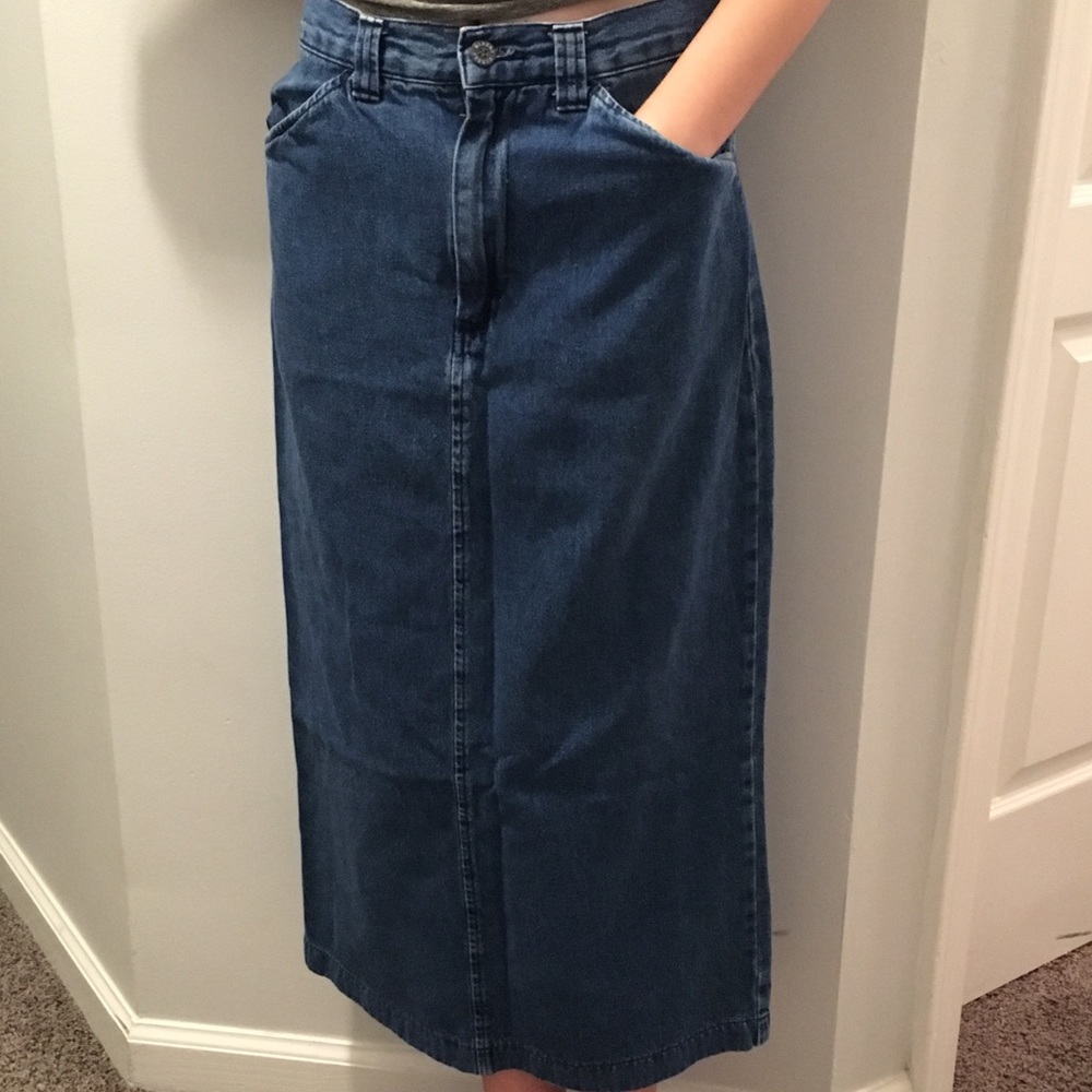 Women's medium-wash long jean skirt size 6